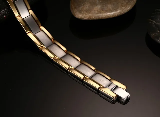 Фото модный магнитный браслет из титановой стали золотого цвета мужские