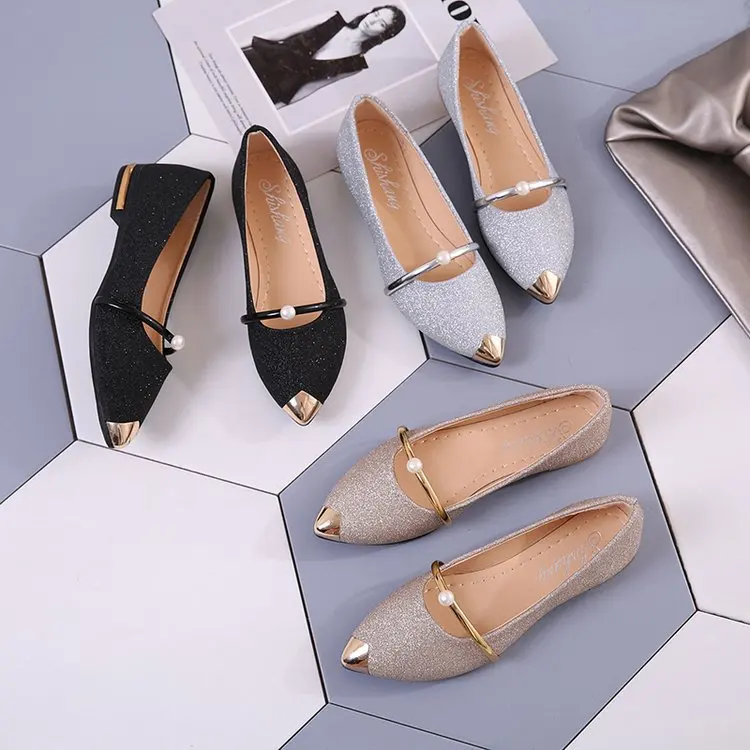 Летние женские туфли на плоской подошве; женская обувь; удобные туфли на плоской подошве с острым носком и жемчужинами; цвет золотой, серебряный; женские повседневные туфли-лодочки