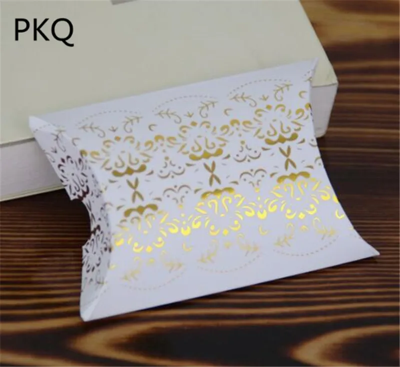 

10pcs Gold/Silver Bronzing Pattern Pillow Box Mini Candy Box Wedding Dragee Pillow Box Packaging For Guest Event & Party