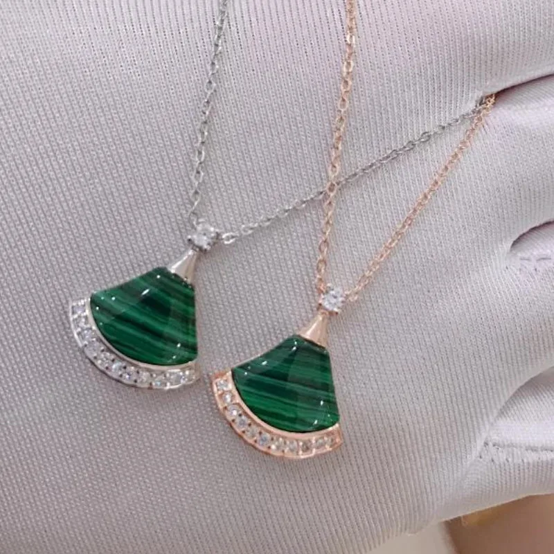 

BVG1:1 sterling silver 925 Europe and the United States new popular simple fashion green small skirt ladies hanging necklace