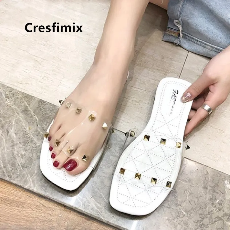 Marlisasa Vrouwen Pantoffels женские модные милые легкие белые прозрачные тапочки с заклепками женские домашние и пляжные шлепанцы F5389
