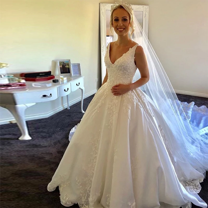 

Princess A-line Wedding Dresses V-neck Sleeveless Custom White Ivory Bridal Dress Appliques Beads Vestidos De Noiva Royal Train