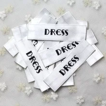 Изготовленная на заказ одежда белые этикетки из сатиновой ткани/вышитые этикетки для одежды/логотип/свадебное платье этикетки/пальто бирки бренд 1000 шт в партии