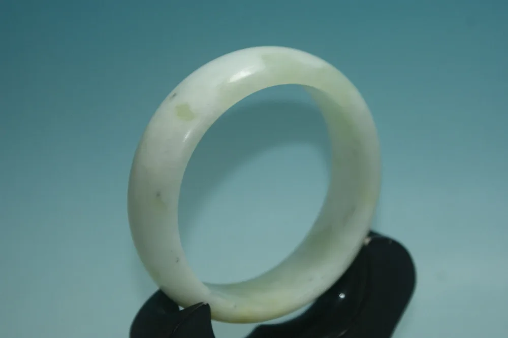 

Natural Untreated jade bracelets Bangle