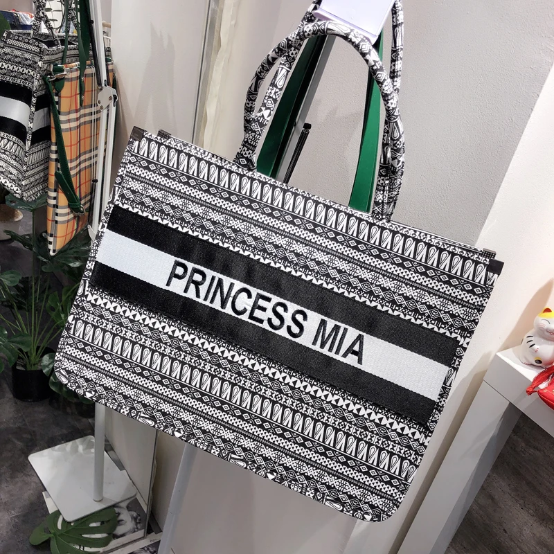 

Fashion small square bag woman 2019 new love shoulder bag heart-shaped hanging small square bag
