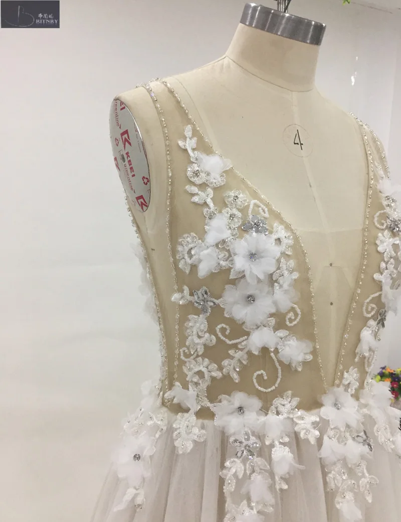 High-quality-wedding-dress-2018-v-neck-a-line-appliques-beaded-beach-wedding-dress-lace-up (3)