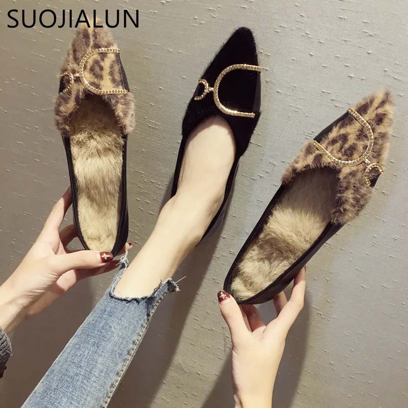 

SUOJIALUN 2018 Women Flats Shoes Fashion Brand Buckle Soft Warm Winter Fur Flat Shoes Casual Pointed Toe Ladies Slip on Loafers