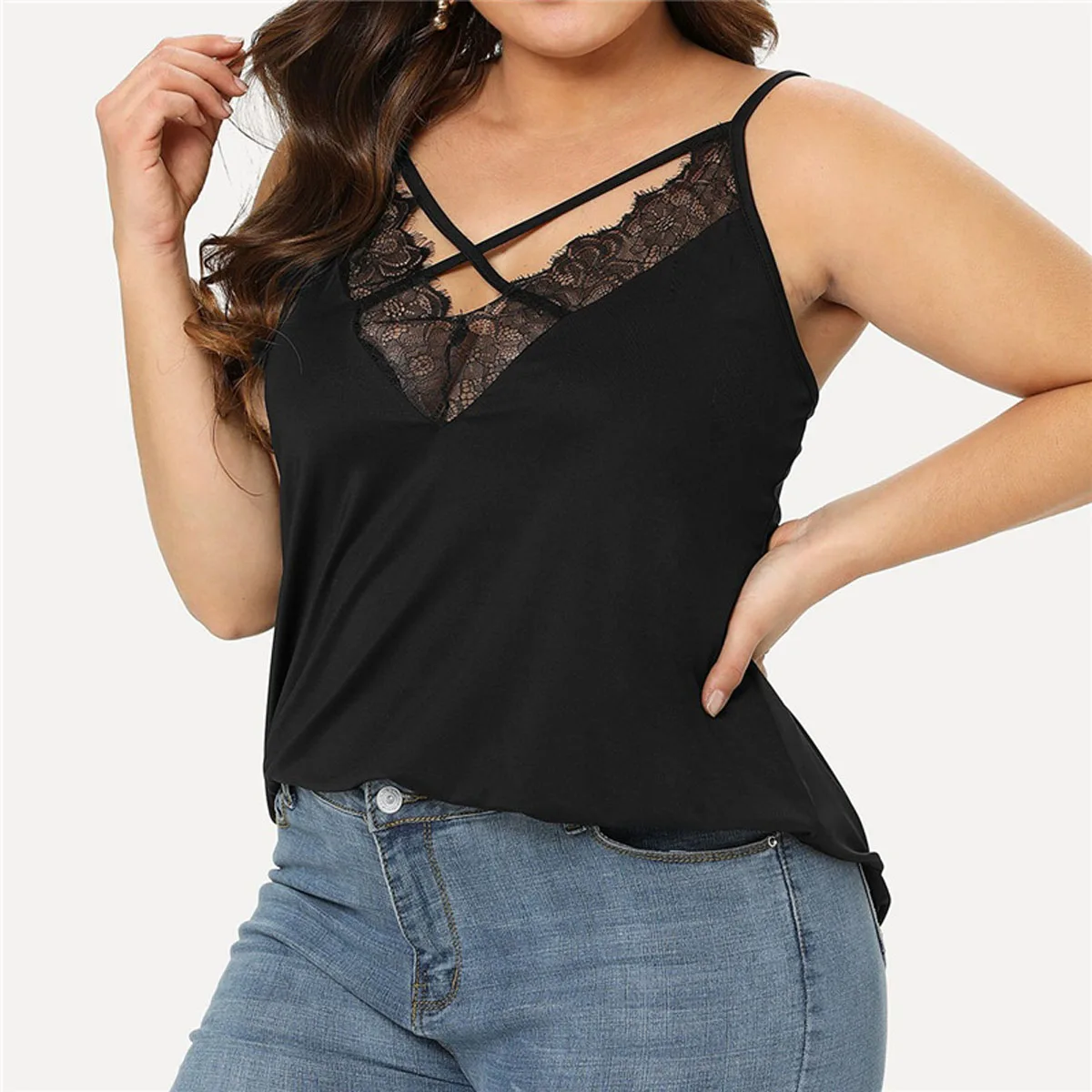 Top grande taille dentelle cœur croisé noir 2