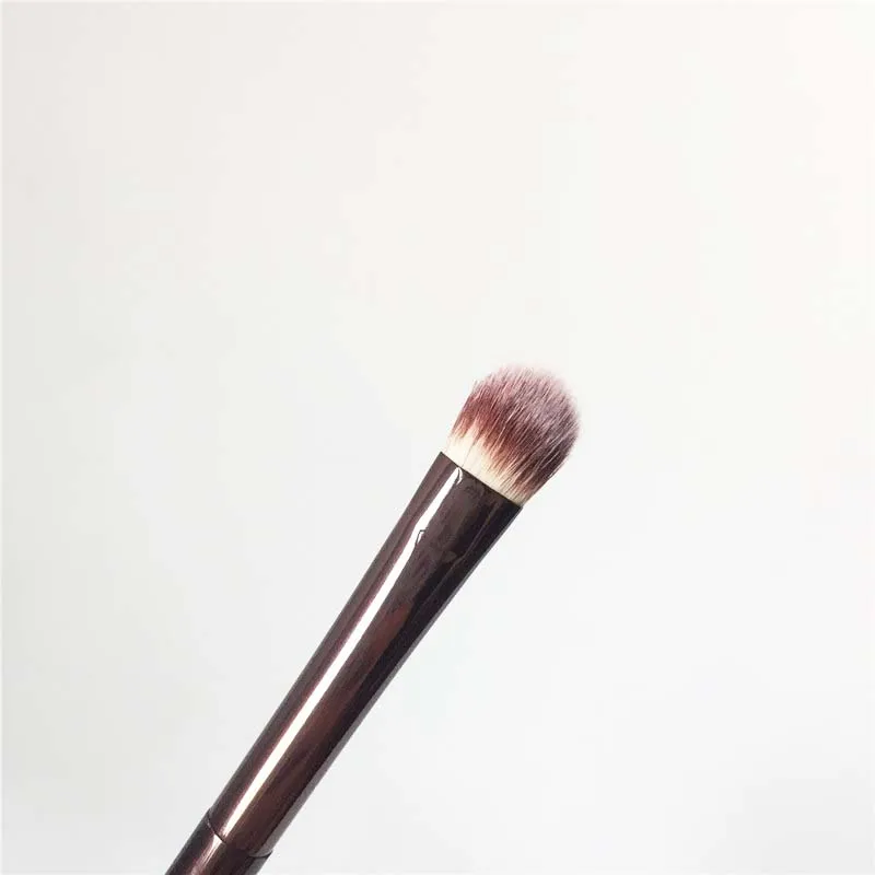 hourglass No.3 All Over Eye Shadow Brush _ 3