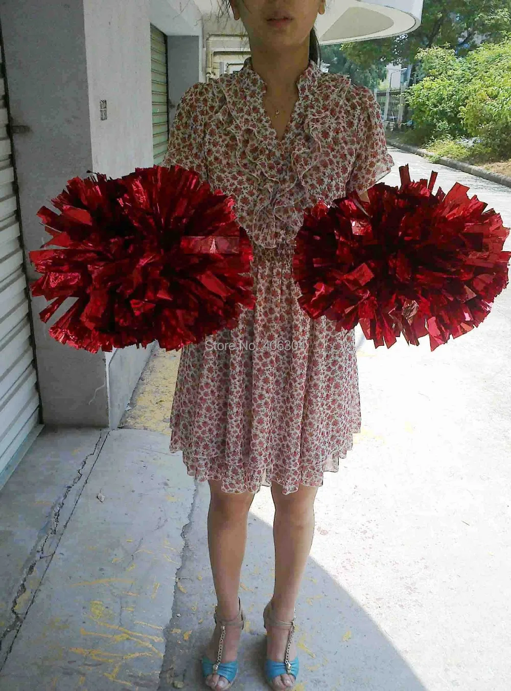 Pompon rouge metal – Twirling Boutique