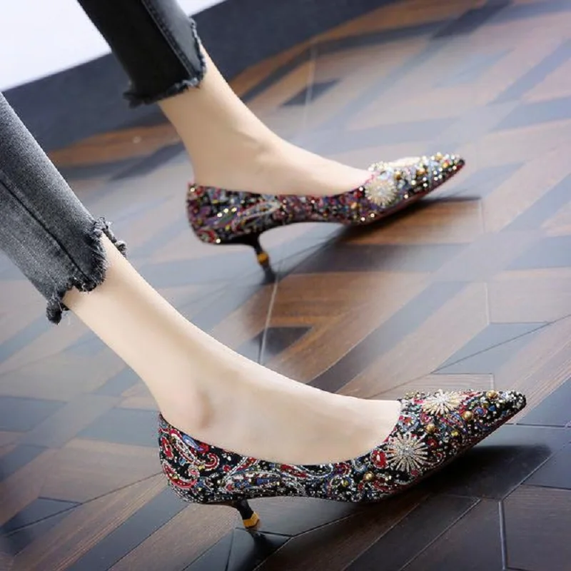 

Color matching rhinestones with comfortable banquet shoes 19 early spring new rivets elegant pointed high heels women's shoes