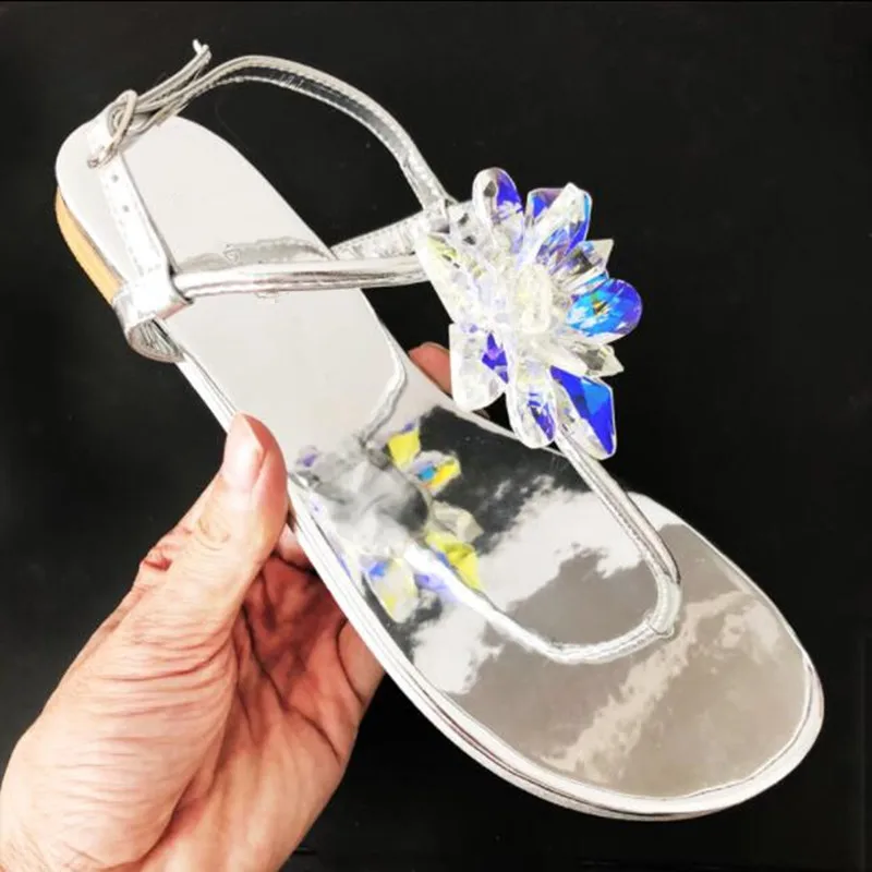 Женские шлепанцы с ремешками инкрустированные драгоценными камнями роскошные