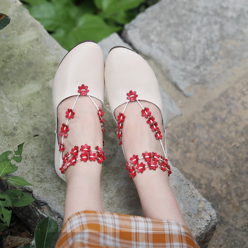

Brand Desinger Woman Shoes Flat With Soft Sole Spring Summer Round Toe Handmade Flowers Casual Sandal Red And White