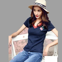 Летняя футболка с короткими рукавами облегающие футболки футболка с узором и вышивкой Женские топы с v-образным вырезом и цветочным узором, 2 цвета,, Парные черные футболки