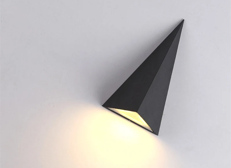 Triangular wall lamp 17