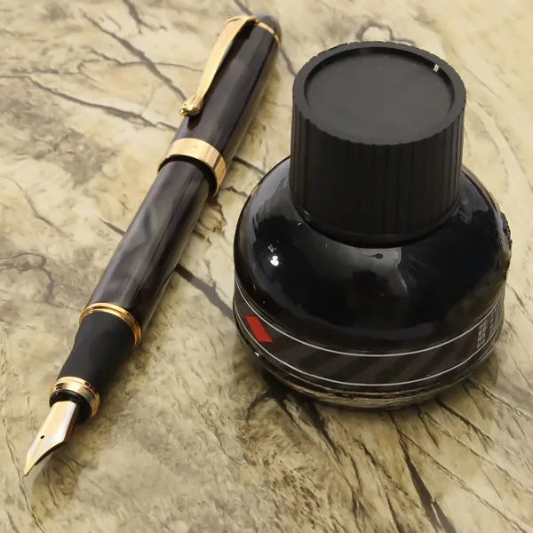 Чернила форма числа. High grade writing ink чернила. write historical pen and ink bottle.