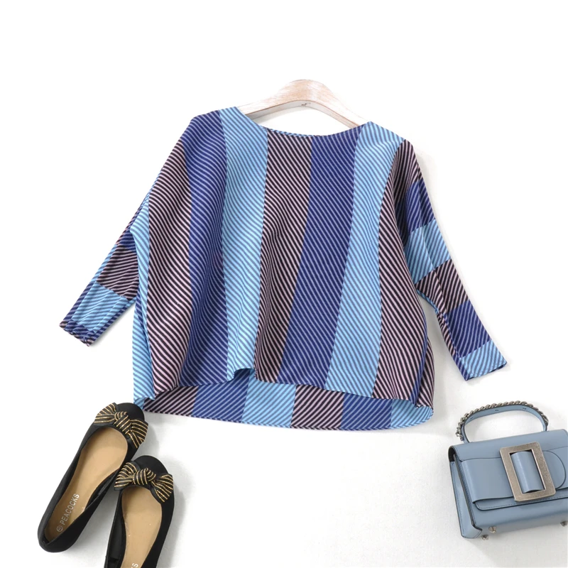 

Fashionable Slender Wide Stripe Colour Matching Loose Fold Ladies' plus Size Fold Topcoat MIYAKE PLEATS t shirt free shipping
