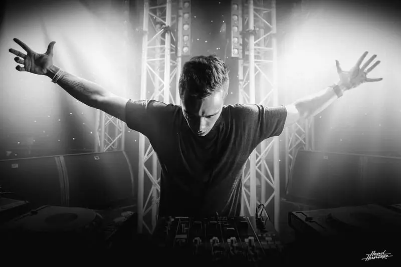 Плакат MX00626 Headhunterz с голландскими музыкальными звездами DJ 21 х14 дюймов | Дом и сад