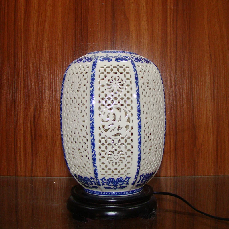 Chinese Vintage Antique Chinese Flower Vase Desk Lamp Blue and White Ceramic Table Lamp (2)