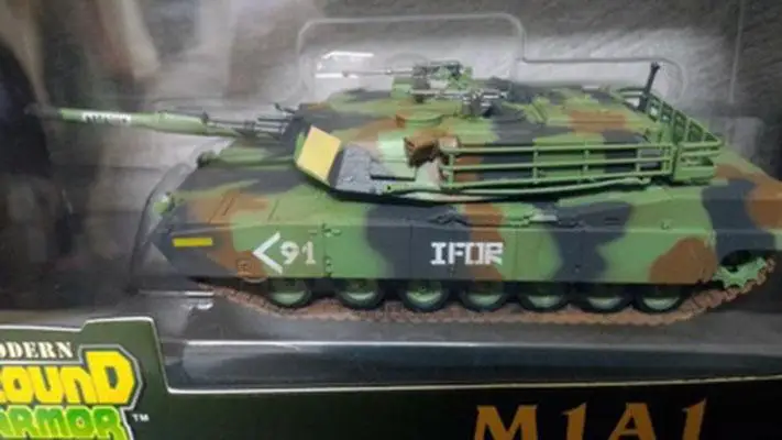 US MBT M1A1 Abrams IFOR Europe 1990 Камуфляжный бак 1: 72 собранная легкая модель| |
