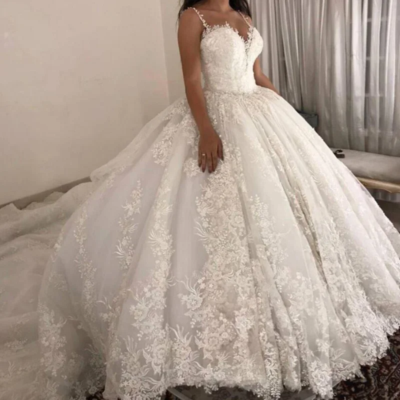 

Luxury White Lace Applique Vintage Thin Shoulder Strap Wedding Dresses Princess Fluffy Lace Up Bridal Wedding Dresses