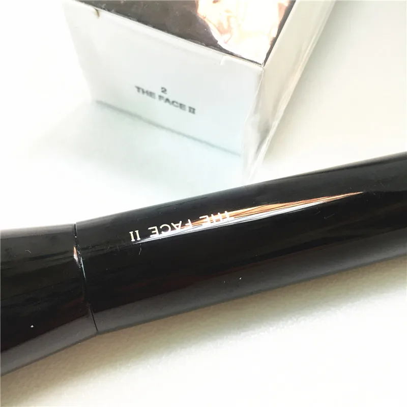 Marc Jacobs The Face II Sculpting Foundation Brush _ 6
