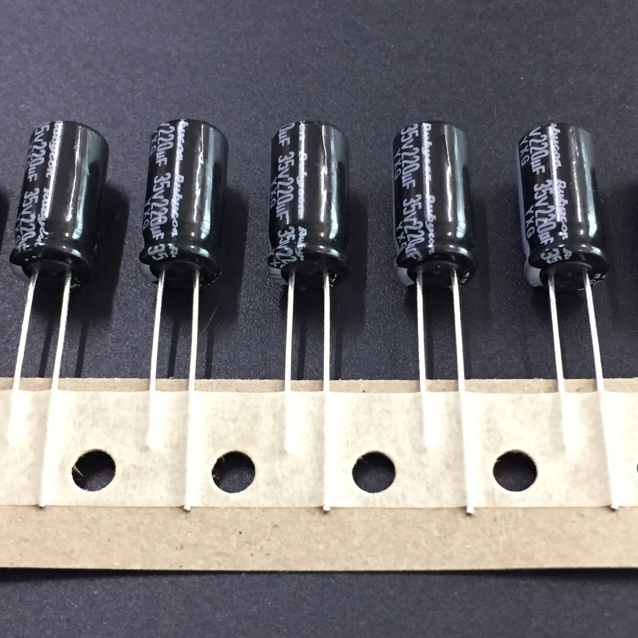 

100pcs 220uF 35V RUBYCON YXG Series 8x16mm High Ripple Current Long Life 35V220uF Capacitor