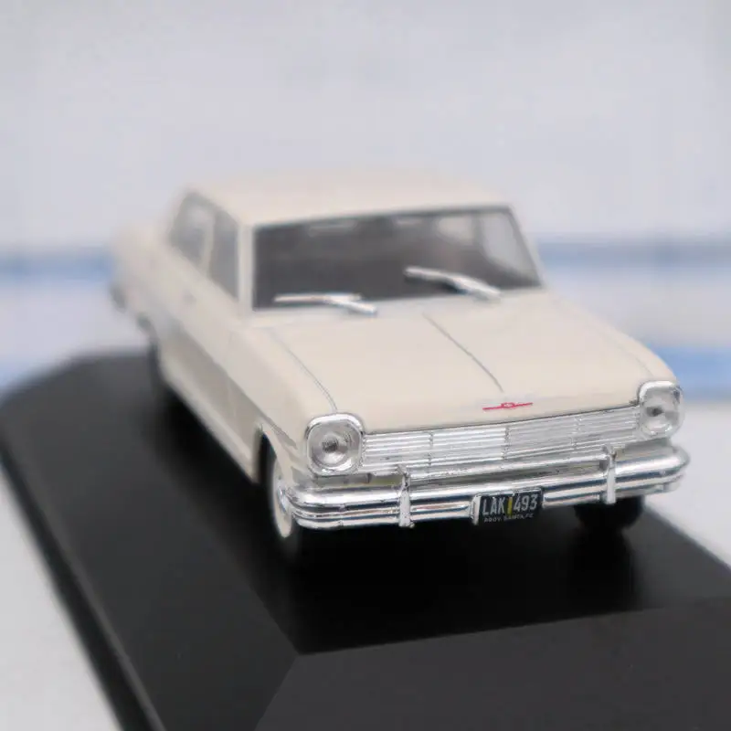 1//43 IXO CHEVROLET 400 4 PUERTAS 1962 White Die Cast Car Model