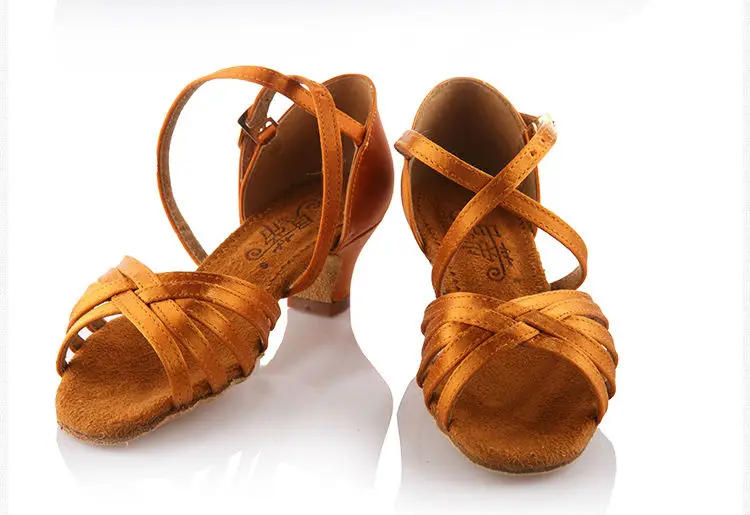 20161031_105043_040Girls Dance shoes Ballroom latin shoes for Children Satin Sports Shoes Deep skin heel 3.5cm Gift bag BD603