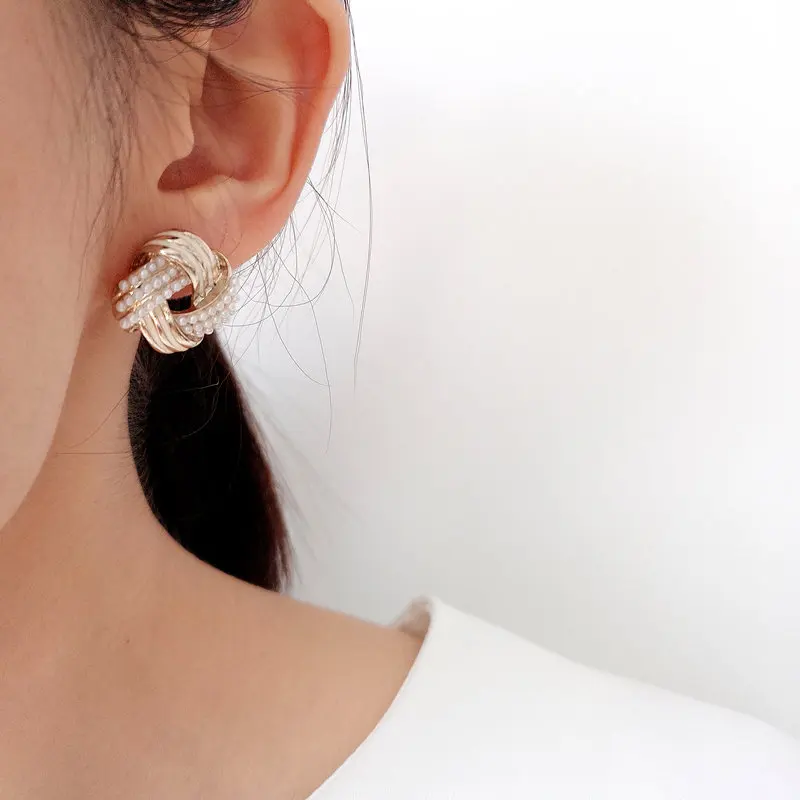 

Simple Trendy Irregular Stud Earrings For Women Personality Twist Love Knot Ear Studs Earrings Fashion Party Jewelry Ladies Gift