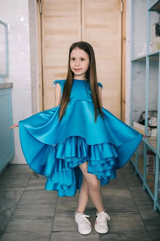 cute-blue-girls-birthday-pageant-dresses-with-jewel-neck-hi-lo-ruffle-simple-satin-wedding-guest-dresses.webp (2)_