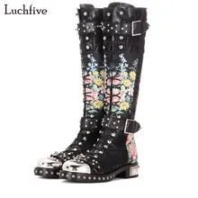 Новинка года; высокие сапоги с заклепками; мотоциклетные сапоги из кожи и флока с цветочным принтом; сапоги с круглым носком и пряжкой на ремешке; bota feminina