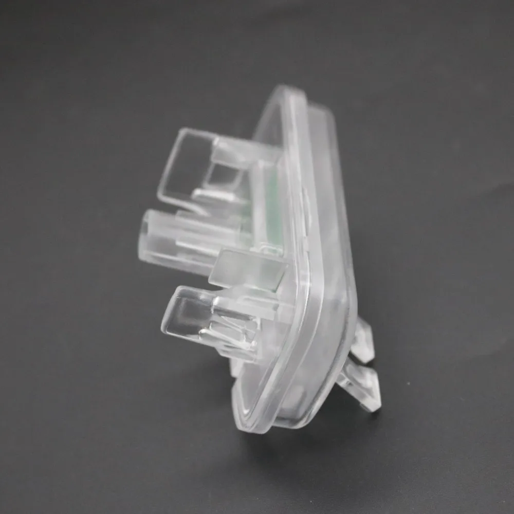 toyota-Land Cruiser-license-plate-light-housing (9)