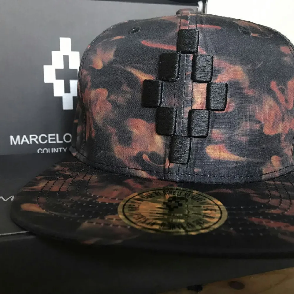 

IN STOCK MB MARCELO BURLON STARTER SOCKS CHAOS BIG CROSS CAP SNAPBACK BASEBALL SWEATSHIRT SET ADJUSTABLE SIZE(DUSTBAG INCLUDING)