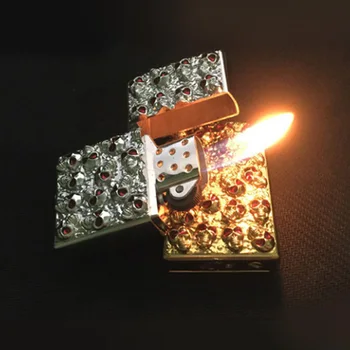 

Retro Skull Metal Lighter Oil Gas lighters Inflatable Butane Cigarette Lighter Grinding Wheel Fire Smoker Gadgets Best Gift
