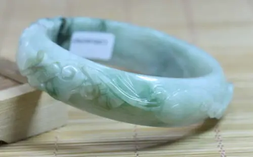 

01819 NATURE GRADE "A " CARVING GREEN JADE JADEITE BRACELET BANGLE