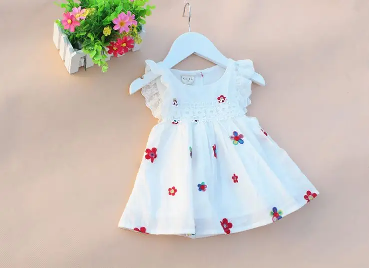 Платье для маленьких девочек От 0 до 2 лет Одежда для новорожденных Детское летнее Хлопковое платье с вышитыми цветами и ягодами клубники для малышей в возрасте 1 года платье на день рождения, одежда для малышей
