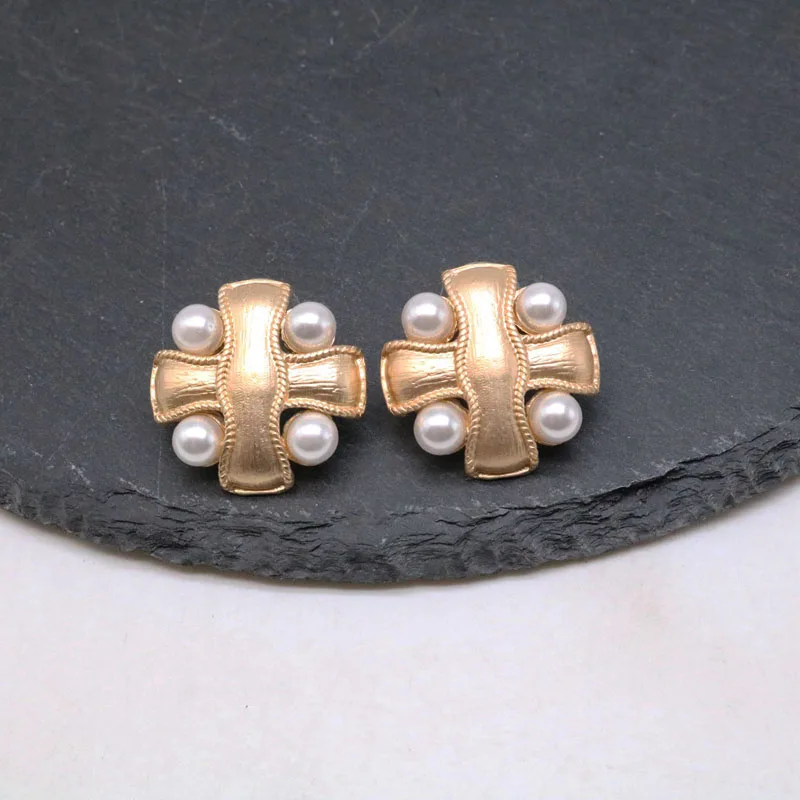 

Free Shipping Geometric Alloy Cute Design Earring