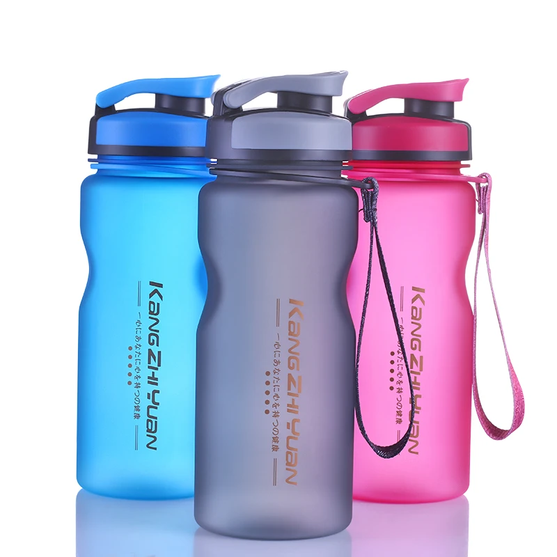 Gym sport water bottle plastic 600ml with infuser climbing water tumbler with rope portable (1)