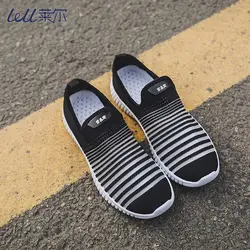 Уличные сетчатые кроссовки; женская летняя повседневная прогулочная обувь на плоской подошве; Новая Модная легкая дышащая черная и белая