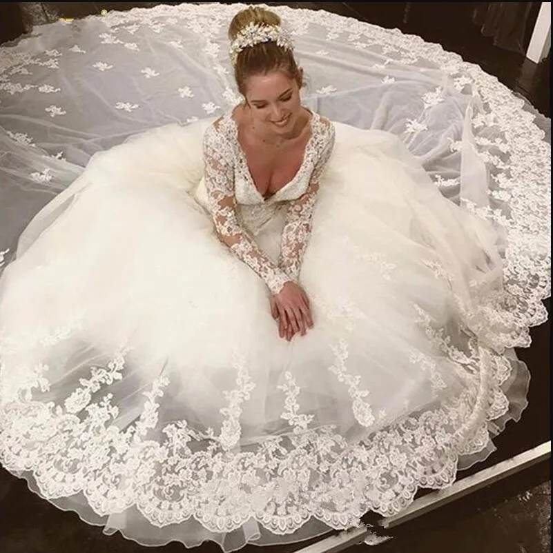 Soft Tulle Lace Wedding Dresses Long Sleeves Illusion Back Covered With Buttons Vintage Bridal Gowns with Chapel Train Hot Sale