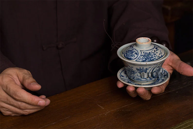 1 шт. WIZAMONY маленький голубой и белый Gaiwan Китайский древний глазурь Цзиндэчжэнь Чайный сервиз чайная чашка для разнообразного чайного фарфора