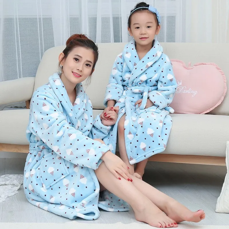 

Autumn Winter Night Gown 2018 Long Sleeve Thick Family Pajamas Mother Daughter Son Flannel Robe Women Sleepwear Print Bathrobe