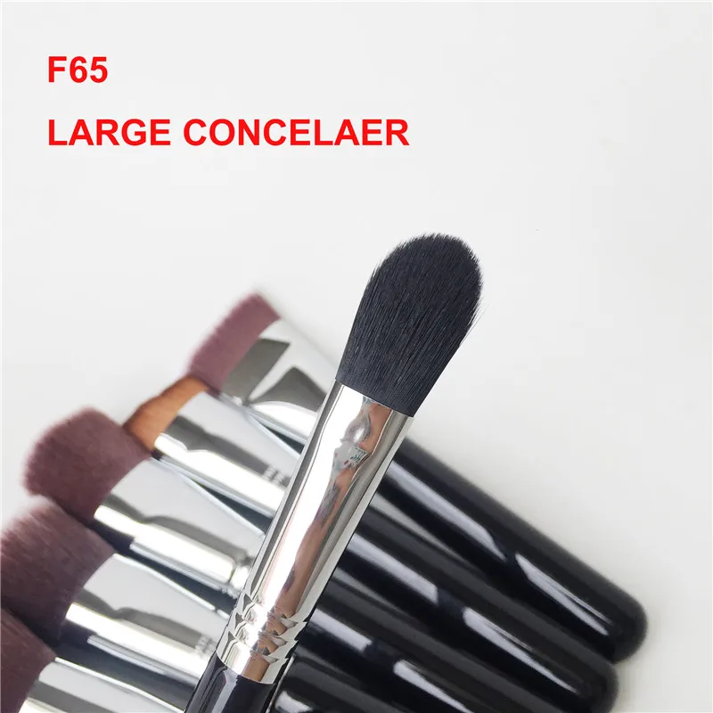 Sigma F65 Large Concealer Brush _ 1