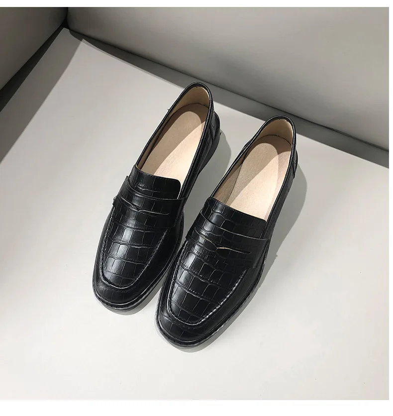 de vento britânico, sapatos de couro único de pedra em relevo