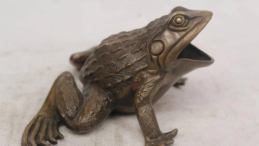 

3"Chinese Folk Pure Bronze excellent Lucky Lifelike beautiful frog Statue