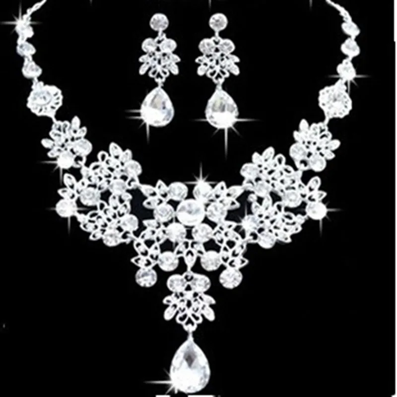 Комплект женских ювелирных изделий из колье и серёг с кристаллами|necklace and earrings|set