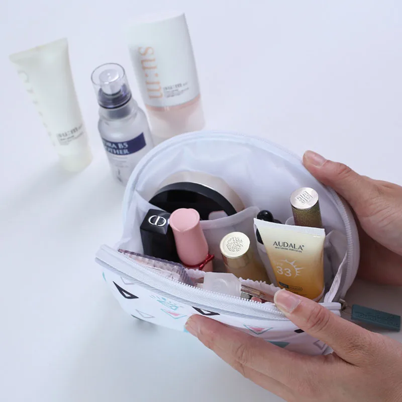 

Semi-circular cosmetic bag, shell cosmetic bag, portable small cosmetic bag, hand-held cosmetic bag