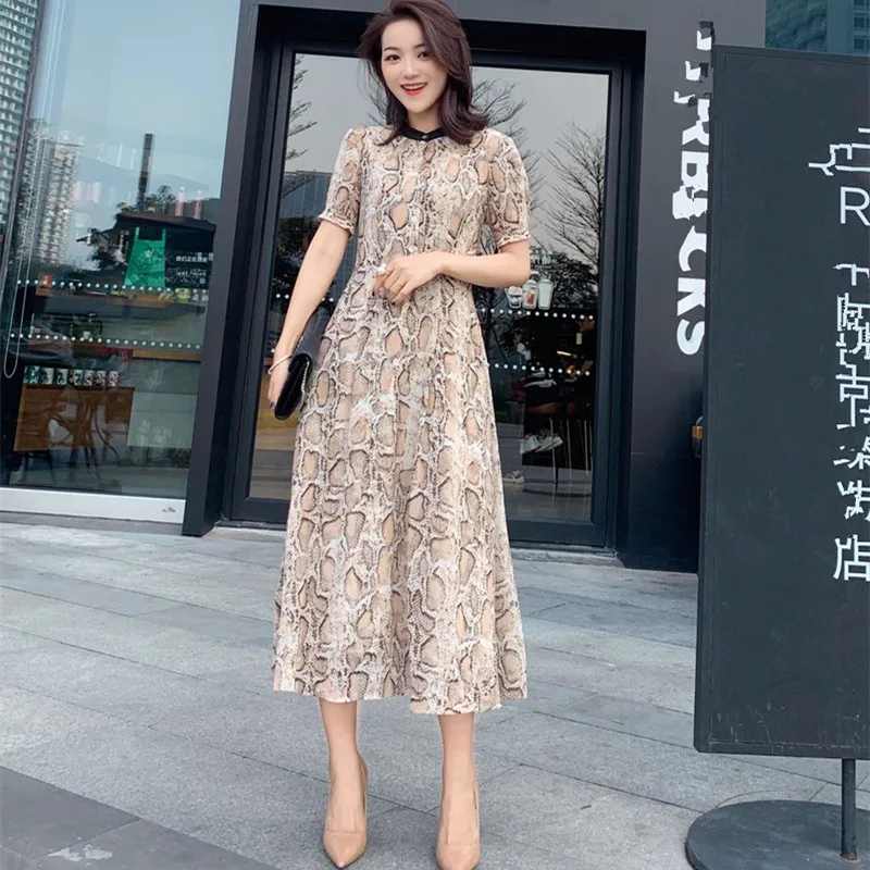 

Runway Designer 2019 Spring Summer Dresses women's fashion wild thin snake print short-sleeved animal printed Mid Calf Dress