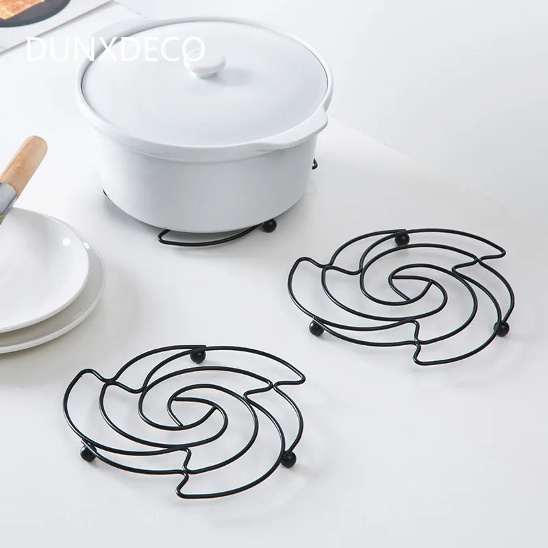 DUNXDECO Table Placemat Pot Holder Hot Insulation Iron Mat Home Kitchen